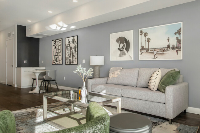 Building Photo - 1600 Glenarm Pl