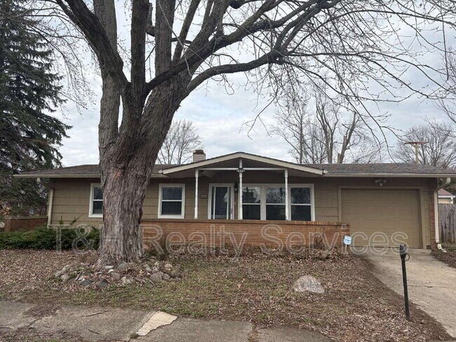 Foto del edificio - 608 Iroquois St