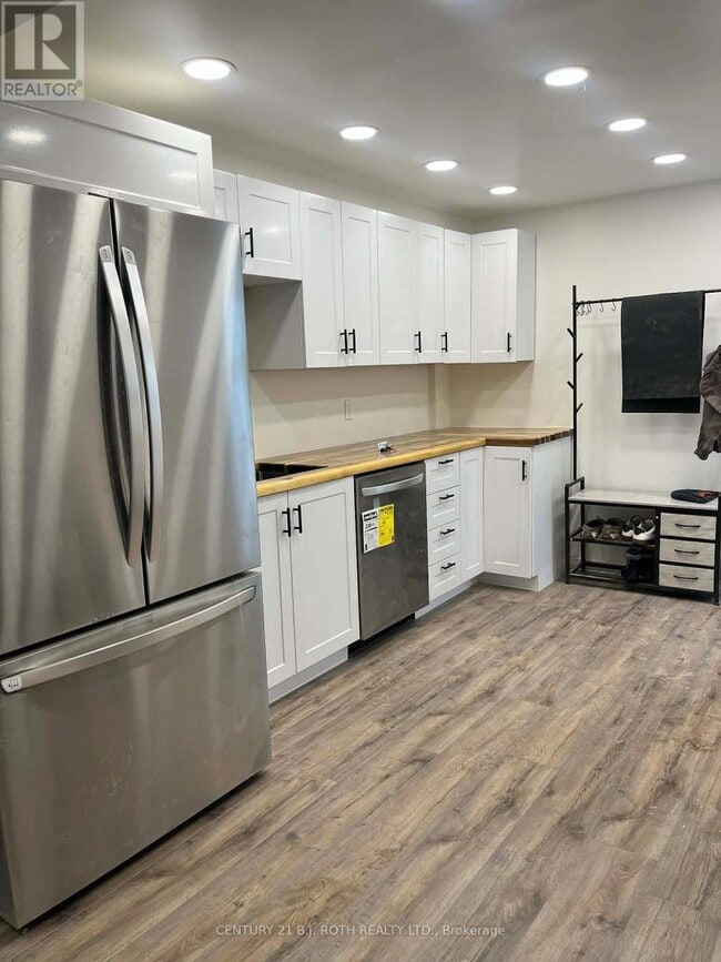 Building Photo - 20 Meadowland Ave