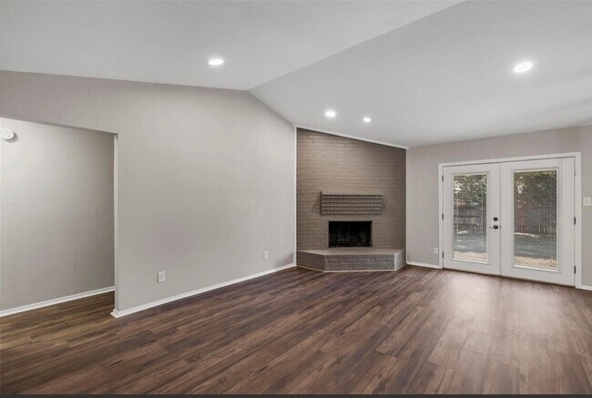 Foto del edificio - 1300 Timbercrest Dr