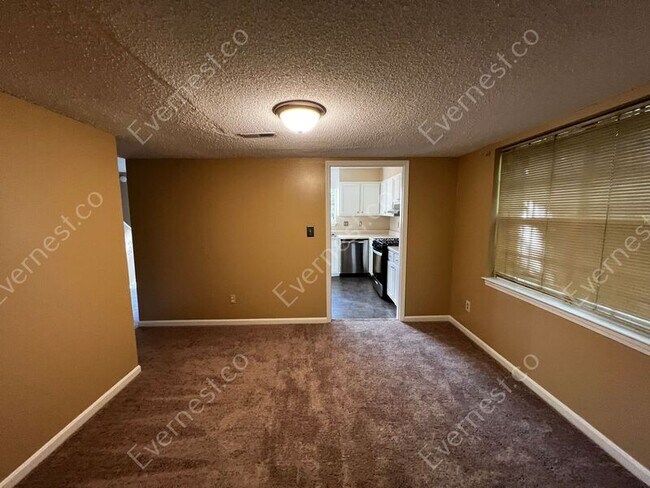 Building Photo - 543 Elder St