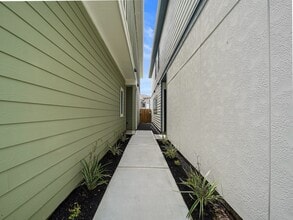 Building Photo - 1518 Colonial Gorge Dr