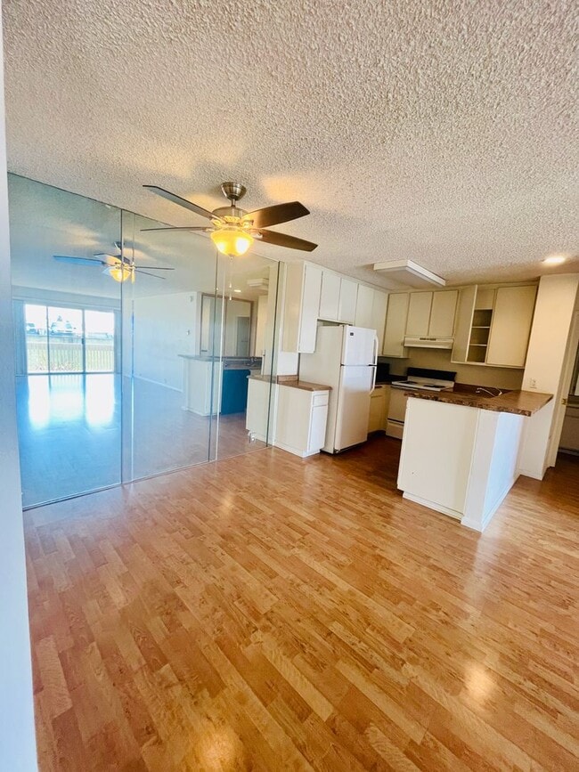 Building Photo - LARGE AND BRIGHT 2BD/2BA CONDO AVAILABLE I...