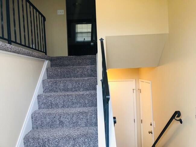 Building Photo - 6253 Weybridge Dr