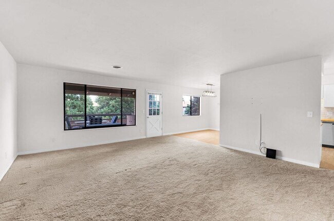 Building Photo - 6550 Delmonico Dr