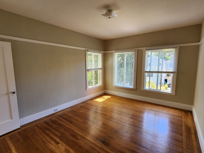 Bedroom - 558 Diamond St