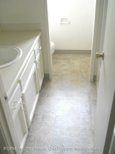 Building Photo - 4106-4106 NE Division St