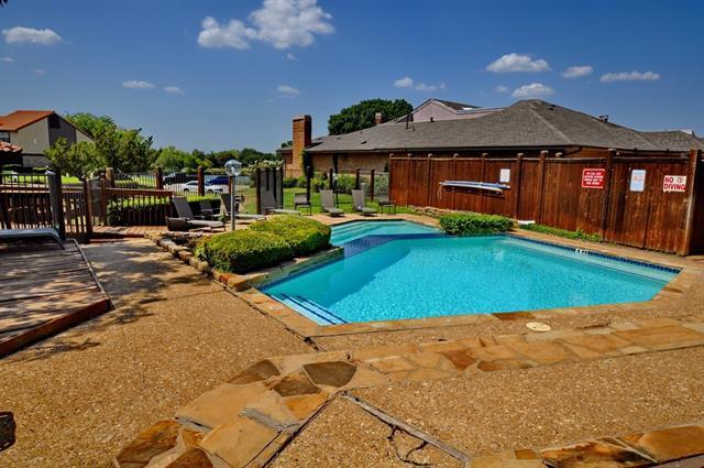 Foto del edificio - 2610 Lakehill Ln