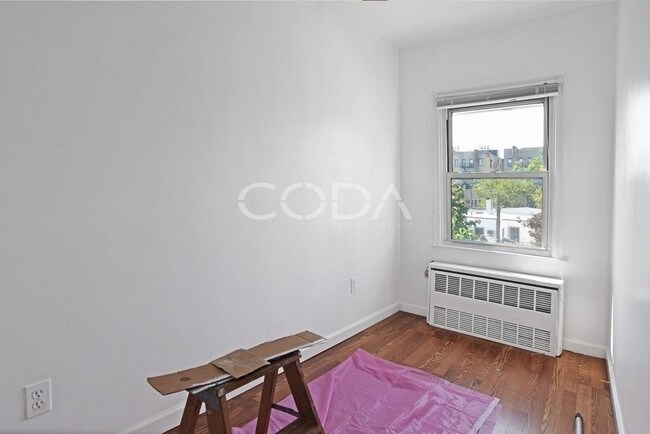 Foto del edificio - 72 Skillman Ave