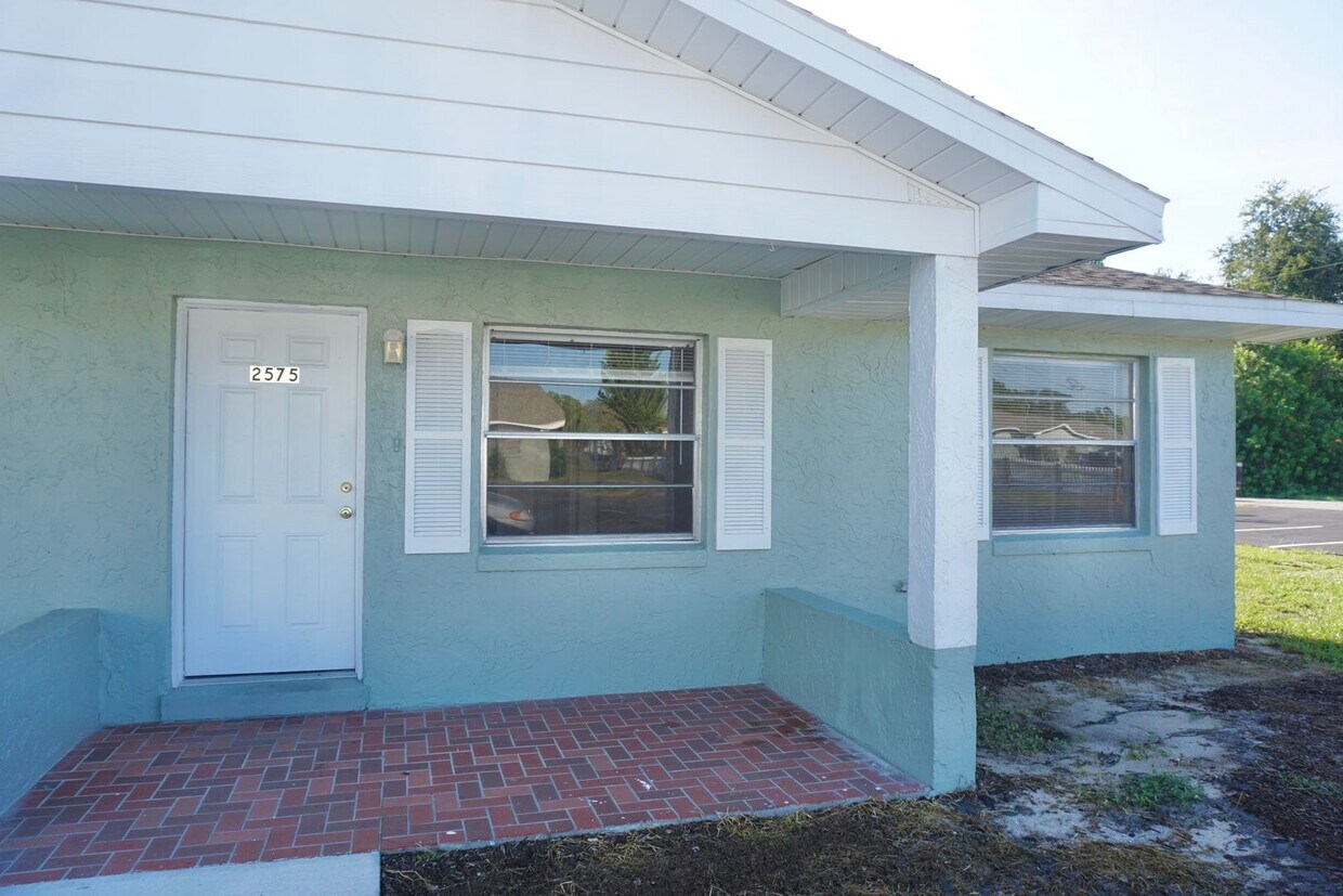 Foto principal - 2571 Elm Ave