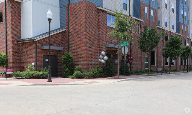 Building Photo - Cherry Street | Student Housing