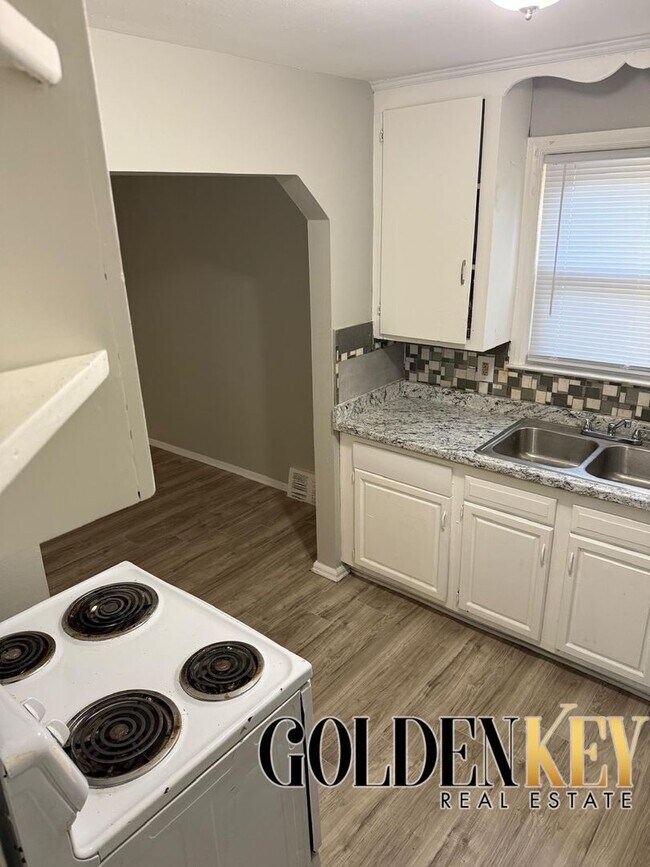 Building Photo - Newly Renovated 3-bedroom house on the Eas...