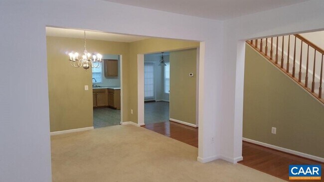 Foto del edificio - 706 Holly Hill Dr