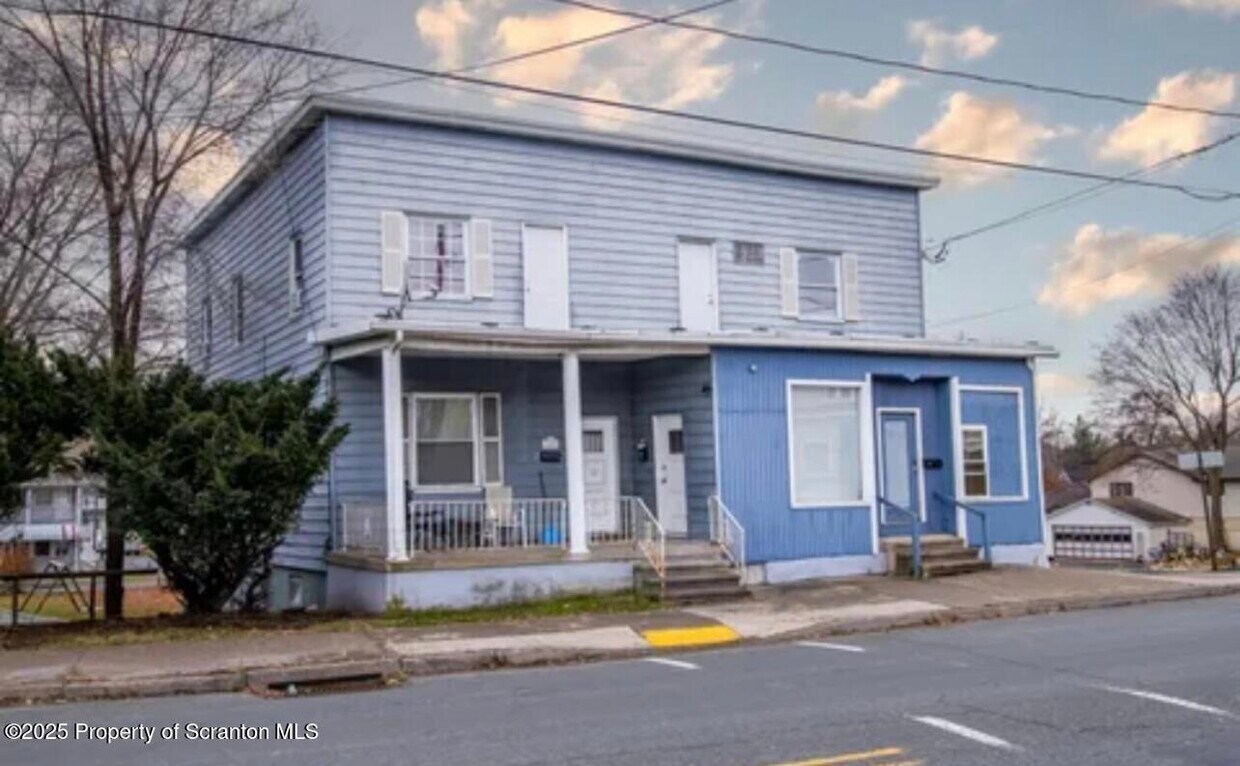 Foto principal - 1202 Main St