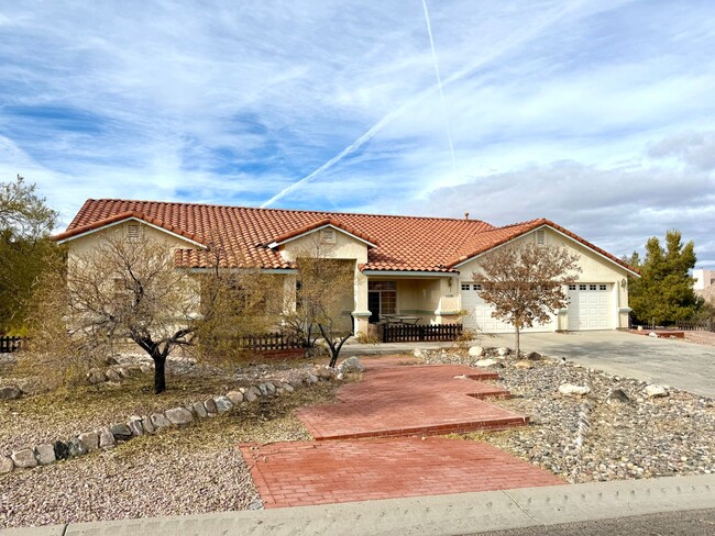 Foto del edificio - Spacious 3 Bedroom Home in Kingman Foothil...