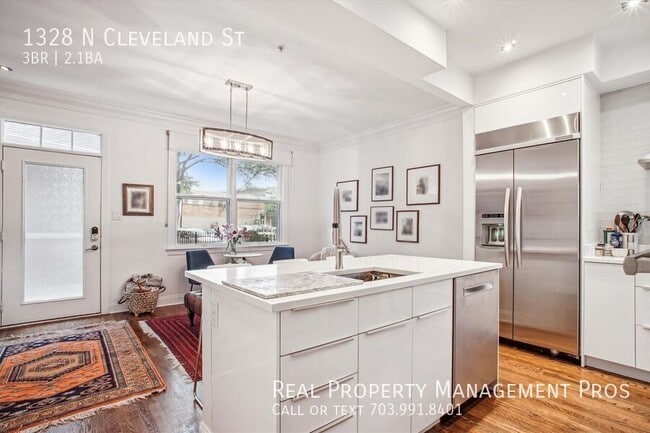 Foto del edificio - 1328 N Cleveland St