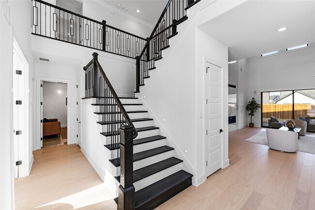 Building Photo - 10437 Milkweed Ct