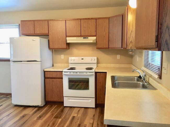 Kitchen - 324 Sherri Dr