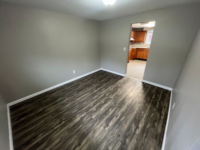 Foto del edificio - 7742 Harshmanville Rd