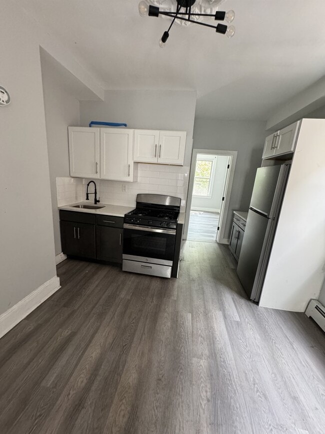 34 Clerk St 2R - 36 Clerk St