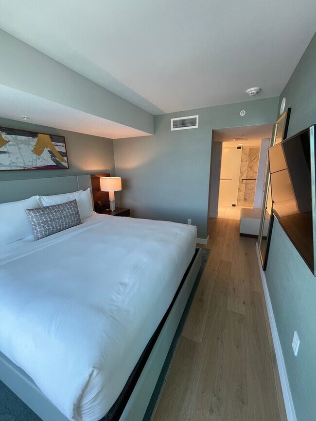 Foto del edificio - Rarely Available 1 Bed 2 Bath Long-Term in...