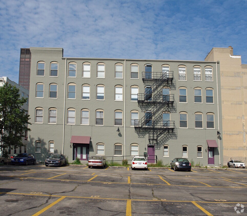 Building Photo - 215 Ice Ave