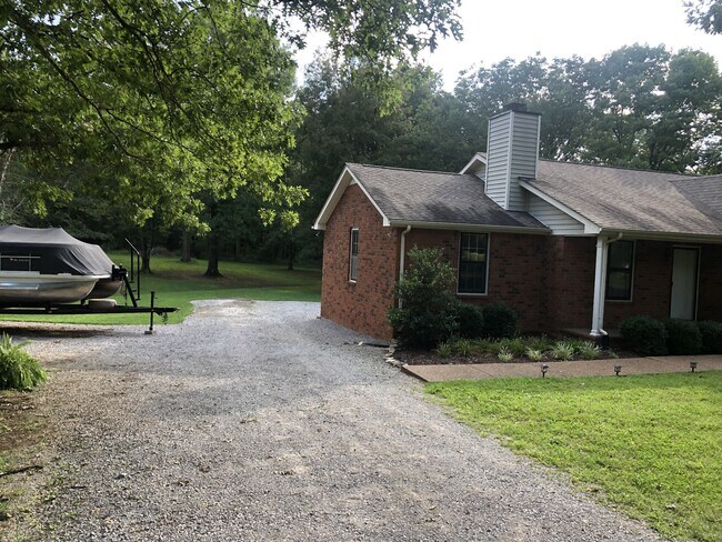 Building Photo - 164 Rutland Dr