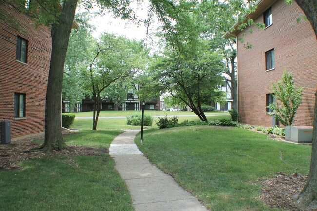 Building Photo - 17 Parkside Ct