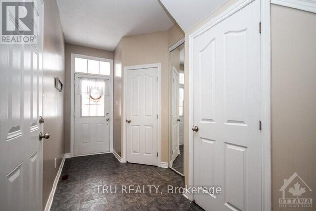 Building Photo - 161 Tandalee Crescent