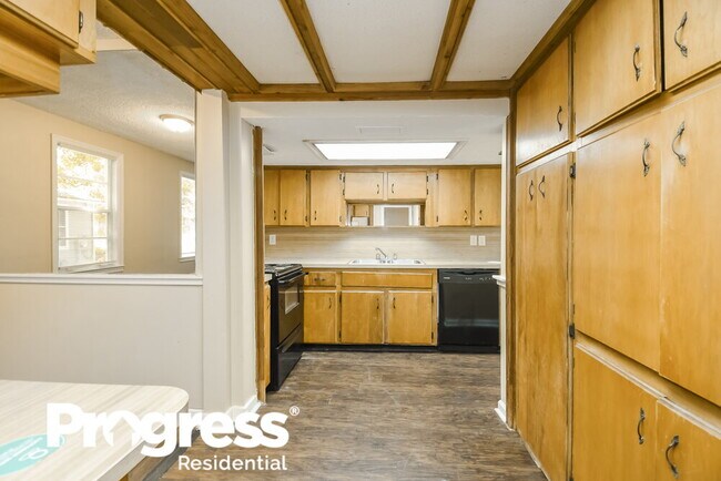 Building Photo - 466 W 65th St