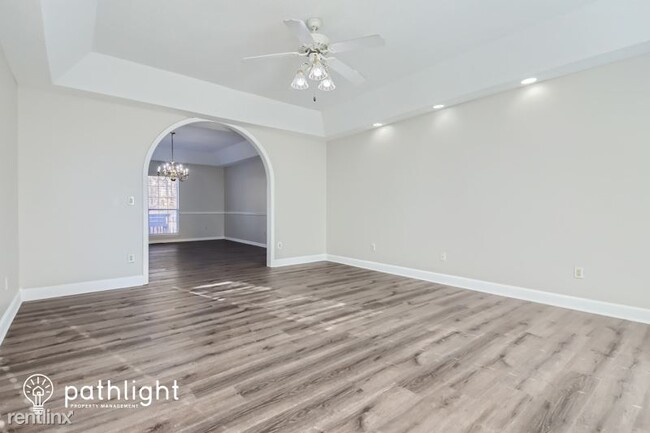 Building Photo - 7 br, 4 bath House - 300 Northcrest Dr UNIT