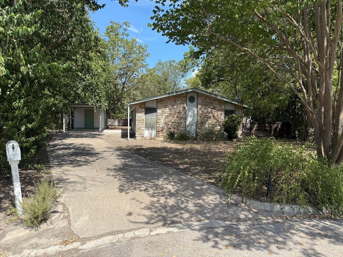 Frente - 3202 Locke Ln