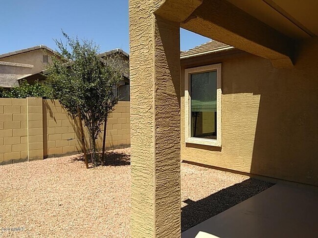 Building Photo - 4102 E Cherry Hills Dr