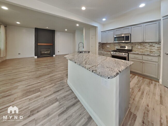 Building Photo - 4698 NE Beaumead Ln