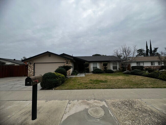 Foto del edificio - 1483 E Finch Ave