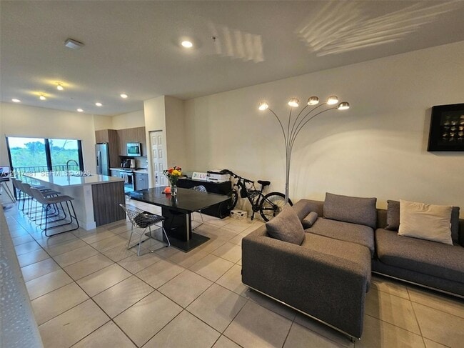 Foto del edificio - 8195 NW 104th Ave