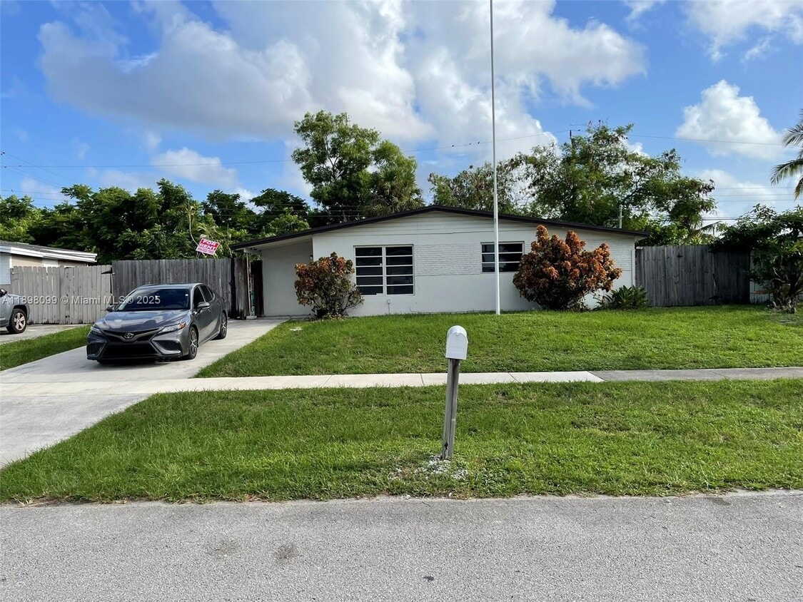 Primary Photo - 5751 SW 38th Ct