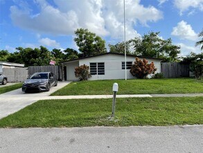 Building Photo - 5751 SW 38th Ct