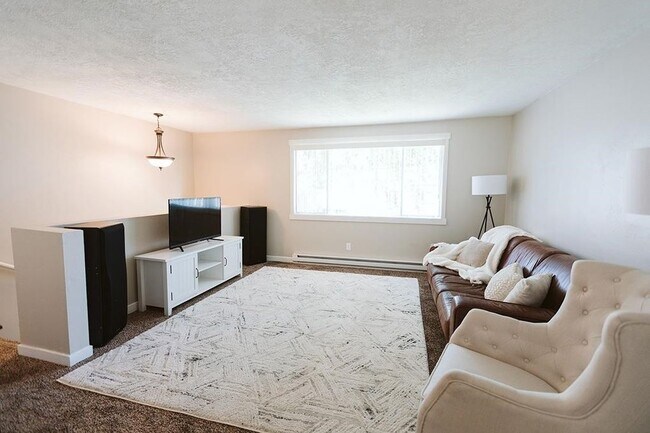 Living room - 1605 3rd St