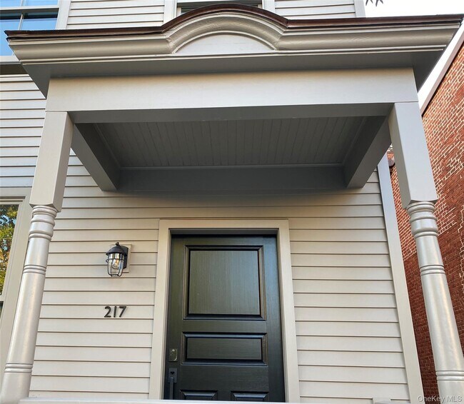 Building Photo - 217 Allen St