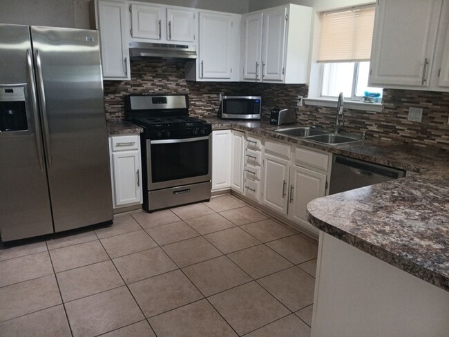 Foto del edificio - 3 Bedroom, 2.5 Bathroom Home! Schedule a S...
