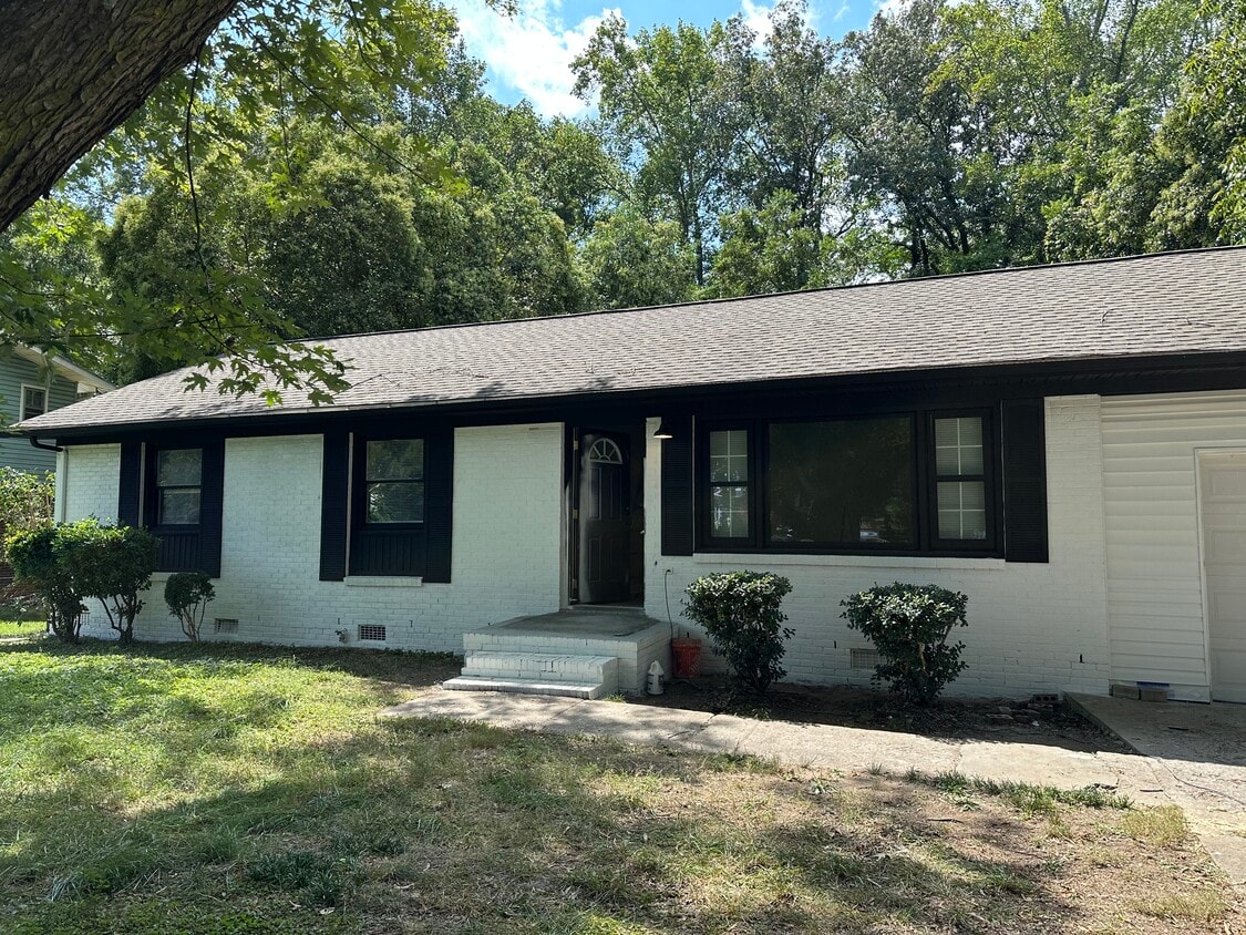 Primary Photo - 1415 Vancouver Dr
