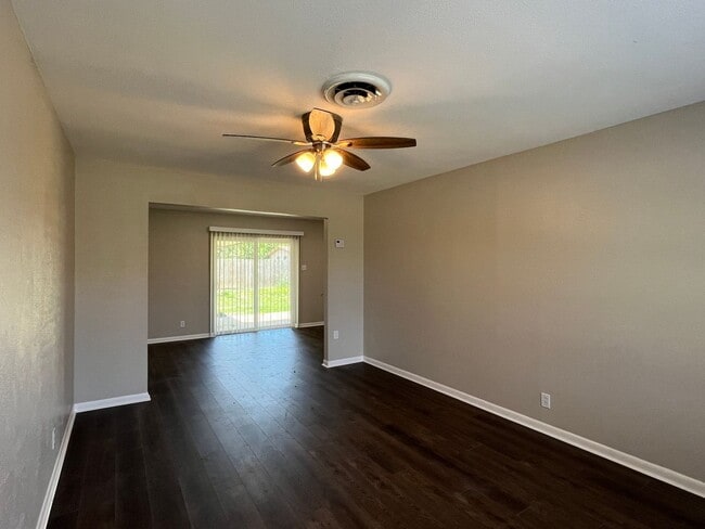 Building Photo - Remodeled 3 Bedroom 2 Bath Home