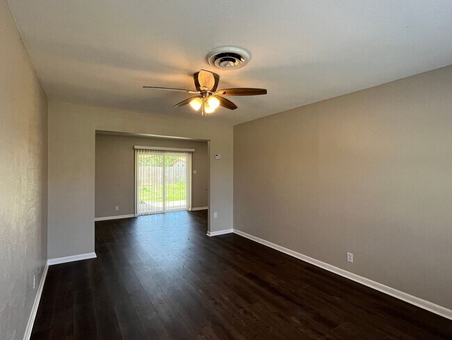 Foto del edificio - Remodeled 3 Bedroom 2 Bath Home