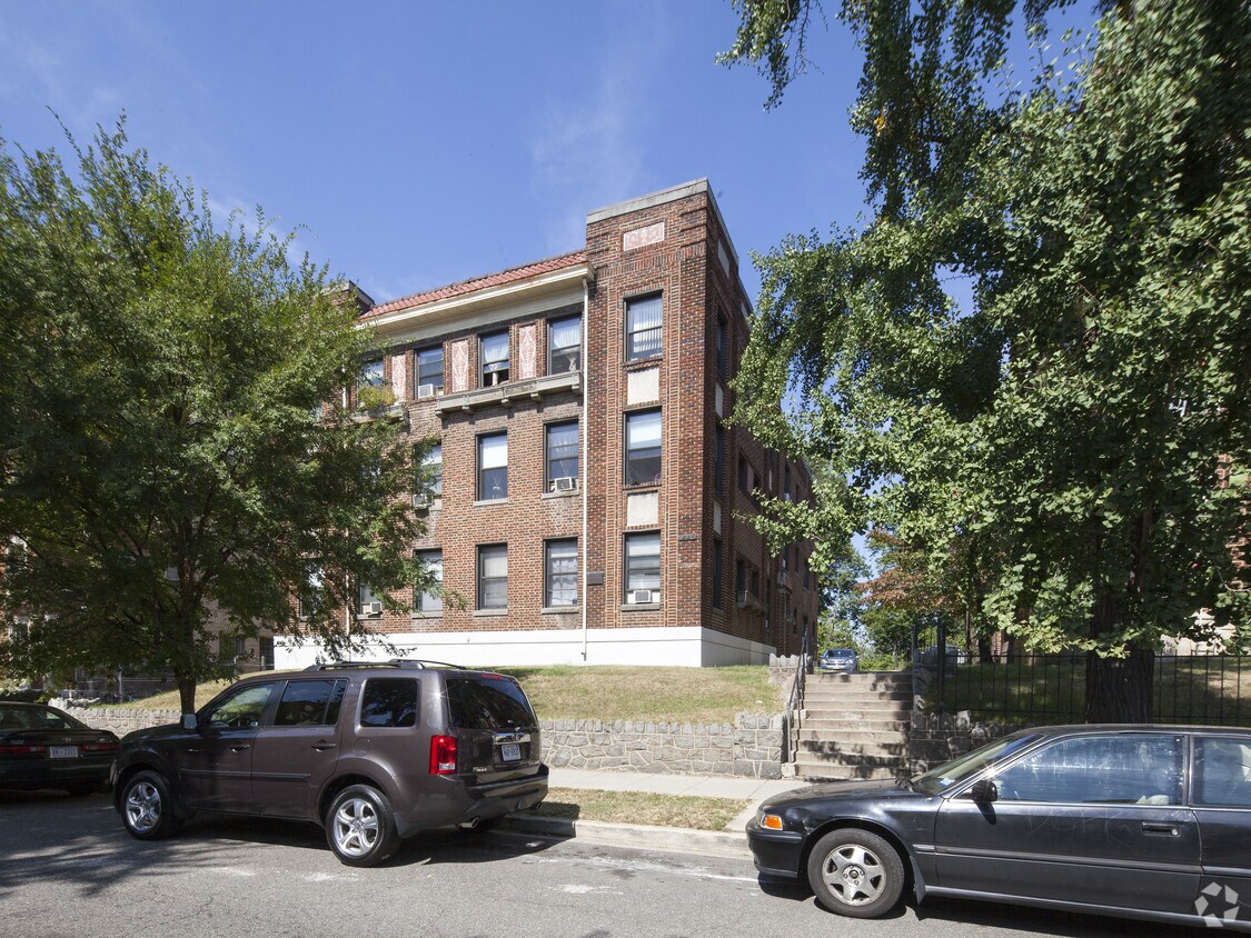 Building Photo - 1445 Spring Rd NW
