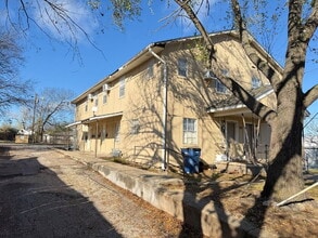 Building Photo - 813 N University St