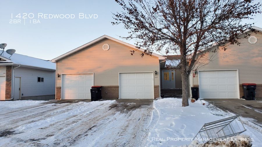 Primary Photo - 2 Bed 1 Bath apartment with Attached Garage