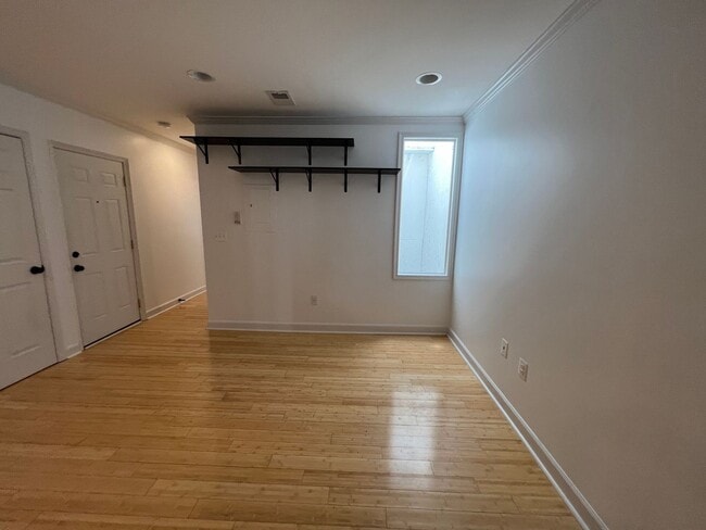 Building Photo - Charming 2BR/1.5BA near Gallaudet University!