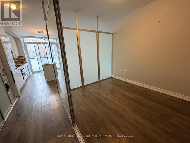 Building Photo - 426 University Ave