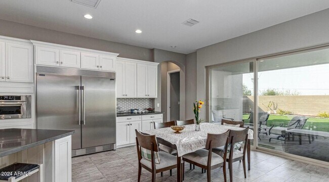 Building Photo - 4250 E Valencia Dr